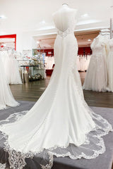 Elegant Mermaid Wedding Gown with Open Back and Lace Satin Spaghetti Straps