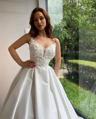 Elegant Sweetheart Spaghetti-Strap Satin Ball Gown Wedding Dress