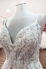 Elegant Princess V-neck Long Ruffled Wedding Gown with Spaghetti Straps and Lace Tulle