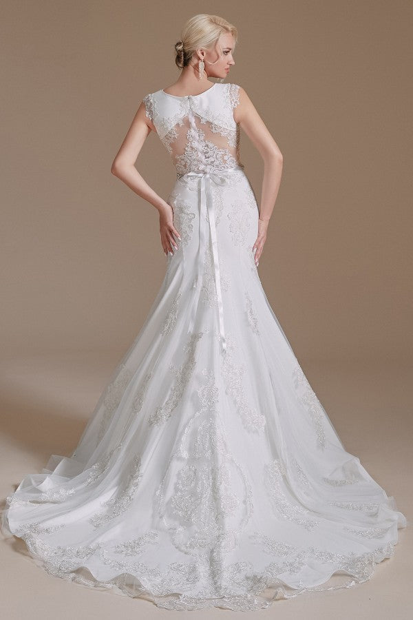Elegant Mermaid Gown Featuring Long Lace and Tulle