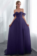 Elegant Long Tulle Wedding Dress with Off-the-Shoulder Design