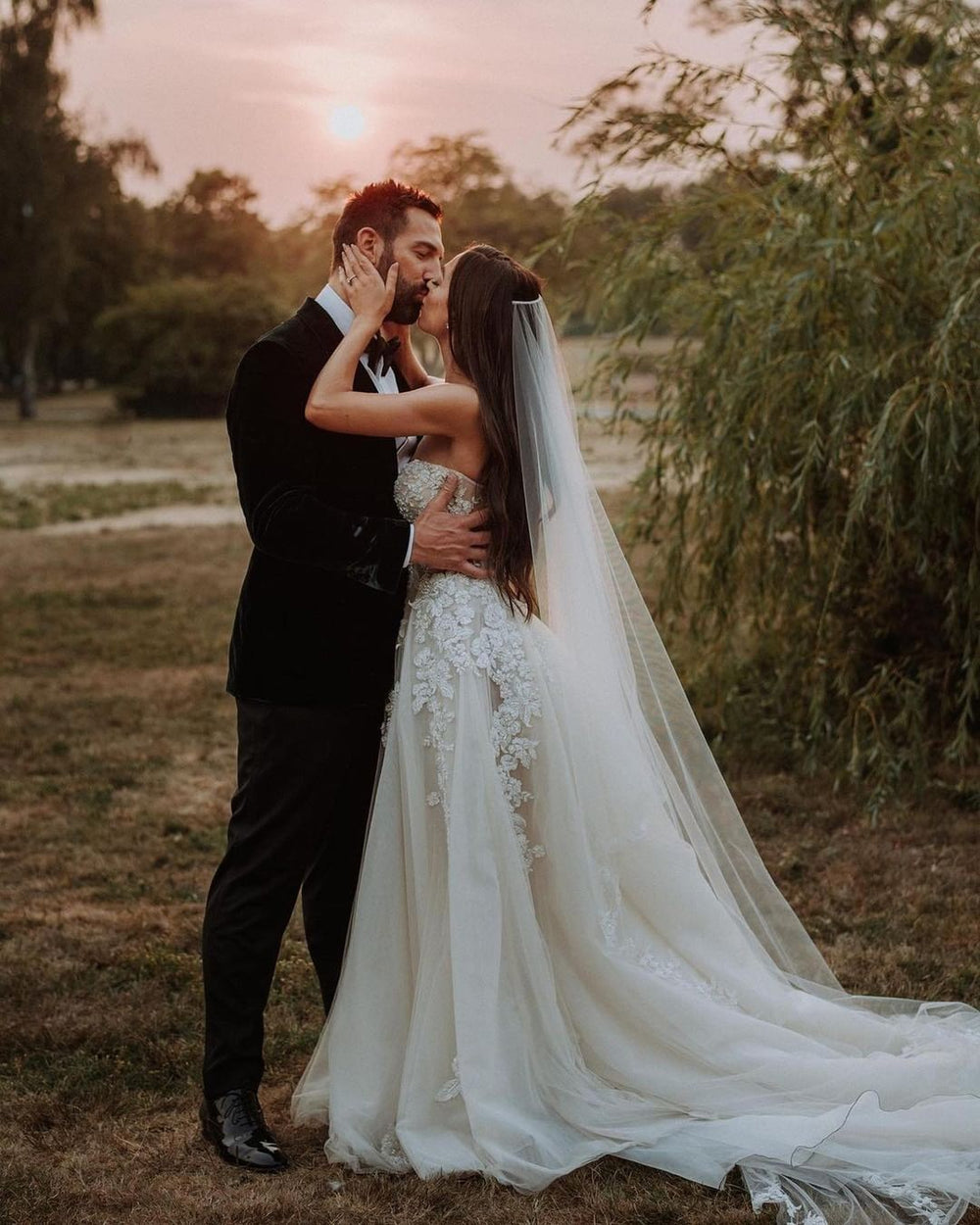 Elegant Sweetheart Lace A-Line Wedding Gown with Modest Backless Design