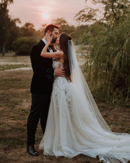 Elegant Sweetheart Lace A-Line Wedding Gown with Modest Backless Design