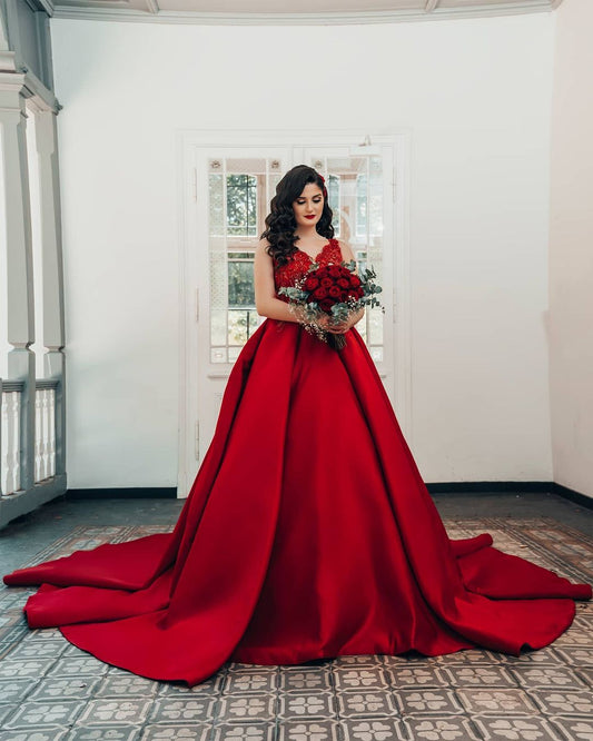 Princess Wedding Dresses in Elegant Long Satin with V-neck and Lace