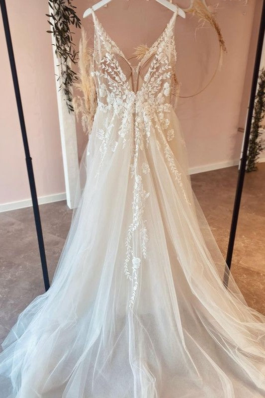 A-Line V-neck Elegant Wedding Dress in Tulle with Spaghetti Straps, Backless and Lace Appliques