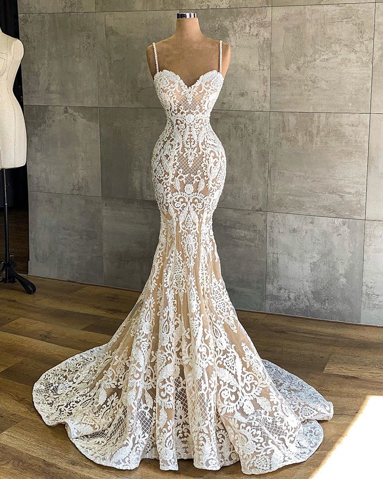 Elegant Sweetheart Mermaid Wedding Gown with Spaghetti Straps and Lace Appliques