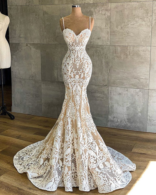 Elegant Sweetheart Mermaid Wedding Gown with Spaghetti Straps and Lace Appliques