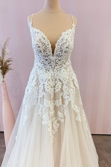 Elegant A-Line Wedding Gown with Spaghetti Straps, Tulle Skirt, and Lace Appliques