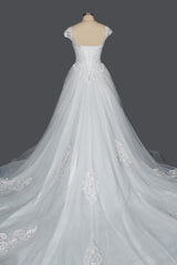 Elegant Cap Sleeve Sheer Tulle Ball Gown Wedding Dress With V-neck Lace