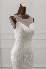 Elegant Lace Mermaid Wedding Gown in Jewel-Toned Tulle with Backless Design