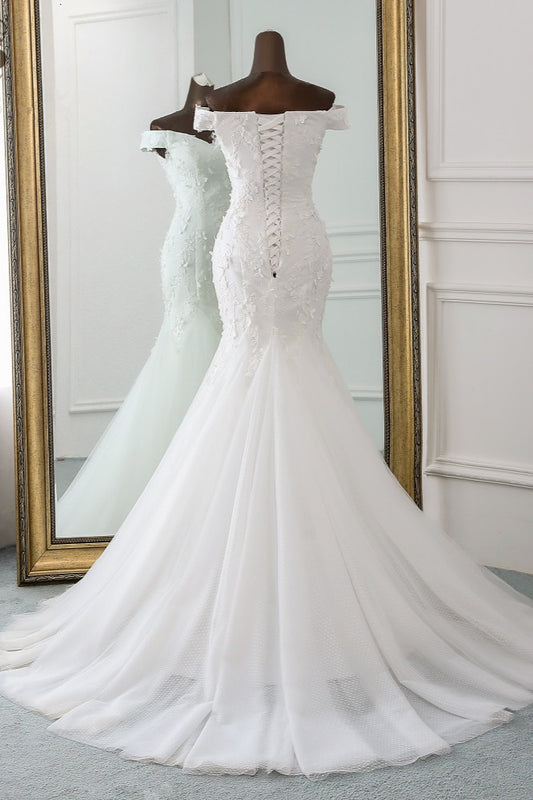 Elegant Mermaid Bridal Gown with Off-The-Shoulder Tulle Lace