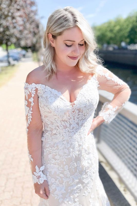 Elegant Sweetheart Mermaid Wedding Dress with Off-the-Shoulder Long Sleeves and Appliques Lace