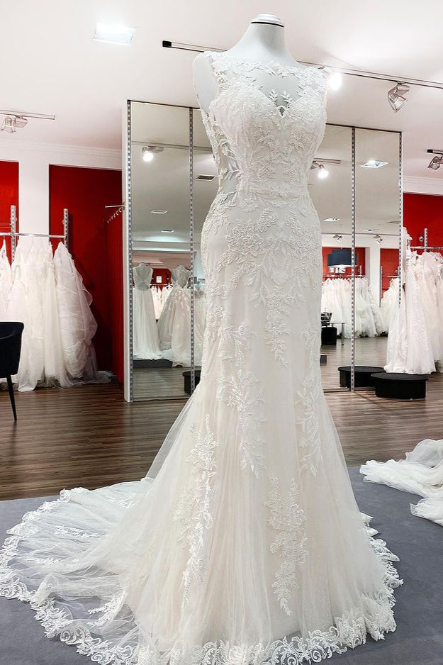 Elegant White Mermaid Wedding Gown with Open Back and Tulle Lace