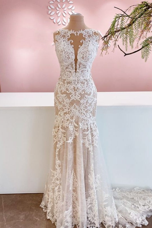 Elegant Bateau Mermaid Bridal Gown Featuring Appliques Lace Tulle