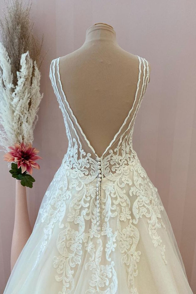 Sweetheart Backless A-Line Wedding Gown with Lace Appliques and Tulle Skirt