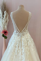 Sweetheart Backless A-Line Wedding Gown with Lace Appliques and Tulle Skirt