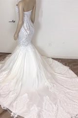 Sweetheart Mermaid Wedding Gown Featuring Long Lace Appliques