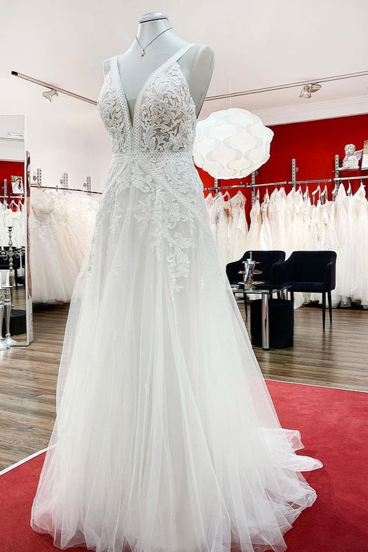 Elegant Open Back Sleeveless A-line Tulle Wedding Dresses with Lace Appliques