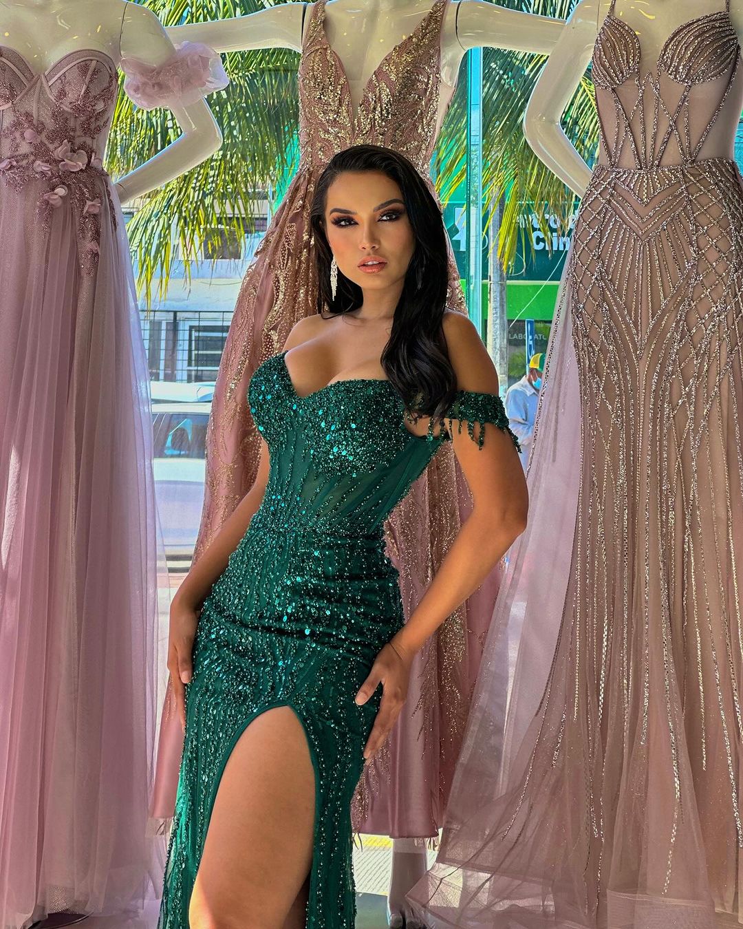 Beautiful Dark Green Off-the-Shoulder Prom Dresses Mermaid Slit Long With Beadings