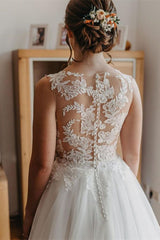 Sleeveless Bateau A-Line Wedding Dress in Tulle and Lace