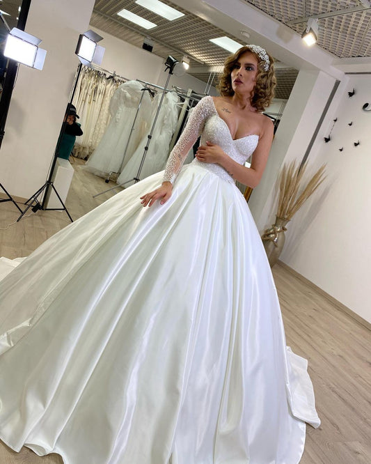 Pearl Ball Gown with Sweetheart Neckline and Elegant Ruffles in Floor-length Style