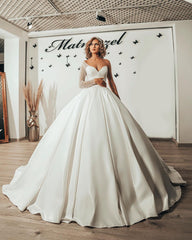 Pearl Ball Gown with Sweetheart Neckline and Elegant Ruffles in Floor-length Style
