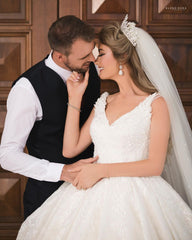 Elegant Princess V-neck Bridal Gown Featuring Tulle Lace