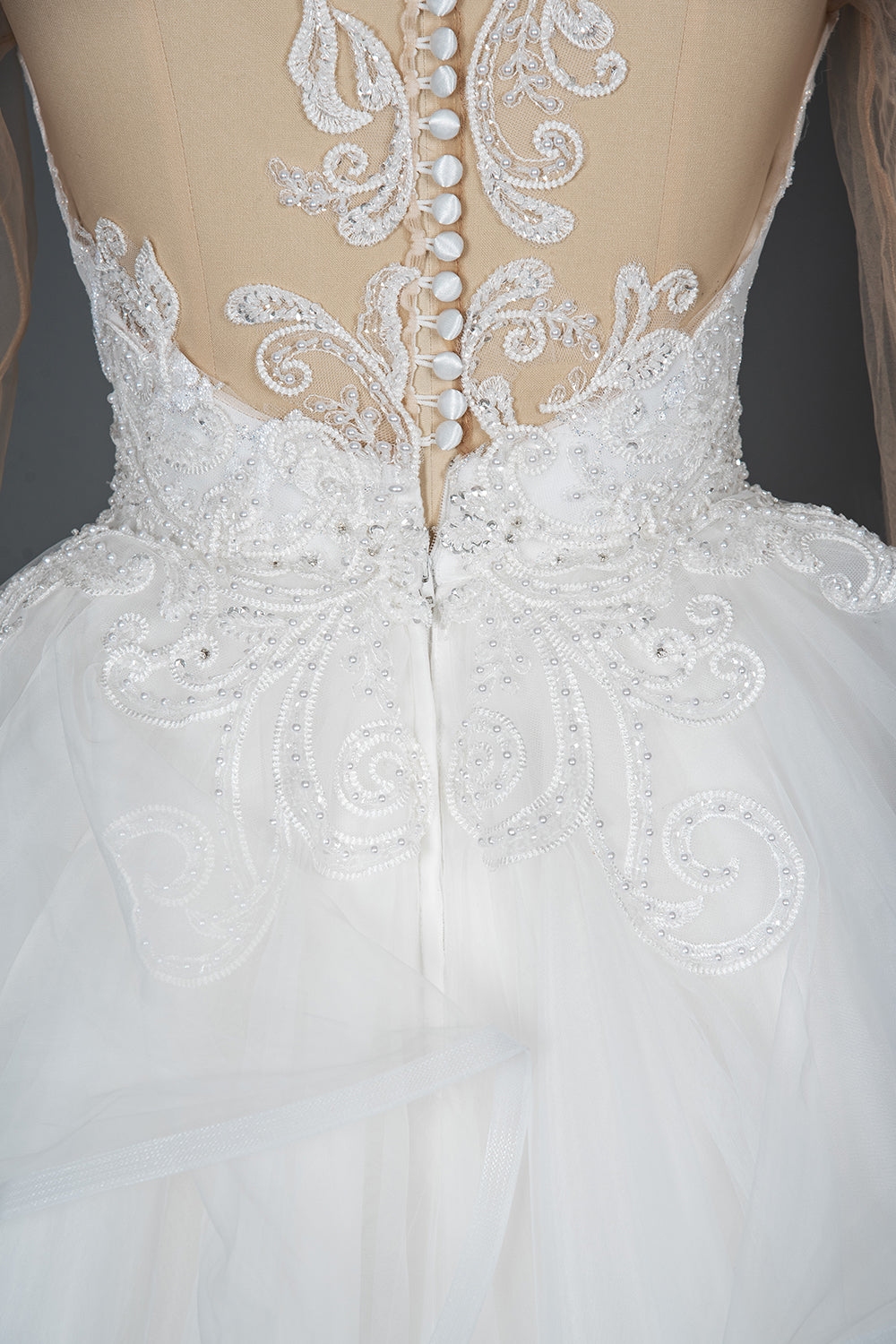 Elegant Long Sleeve Ruffled Ball Gown Wedding Dress Featuring Lace Appliques