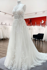Elegant A-Line Wedding Gown with Long V-Neck and Lace Tulle Spaghetti Straps