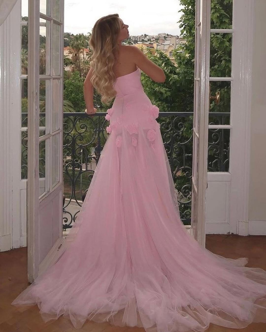 Gorgeous Pink Strapless Tulle Prom Dresses Long Split With Flowers