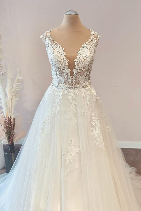 Elegant Sweetheart A-Line Wedding Gown with Floral Lace and Tulle Ruffles