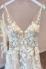 Sweetheart Neckline A-Line Tulle Wedding Dress with Spaghetti Straps and Lace Appliques