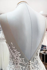 Elegant Sleeveless A-line Tulle Wedding Dress with Ruffles and Lace Appliques