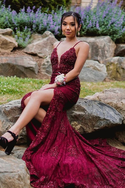 Stunning Burgundy Spaghetti-Straps Prom Dresses Mermaid Slit With Appliques
