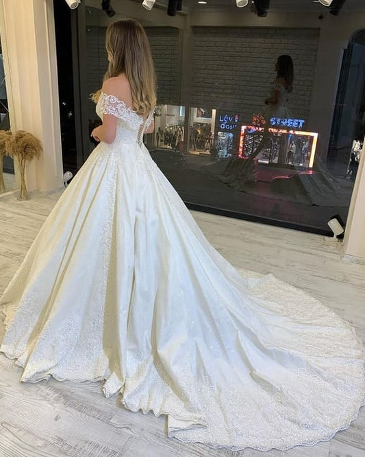 Elegant Off-the-Shoulder Backless A-Line Wedding Dress with Lace Appliques