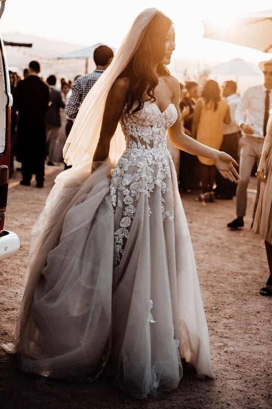 Elegant Sweetheart A-line Wedding Gown with 3D Floral Lace and Tulle