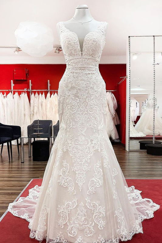 Backless Sleeveless Long Mermaid Wedding Dress in Modern Tulle With Lace
