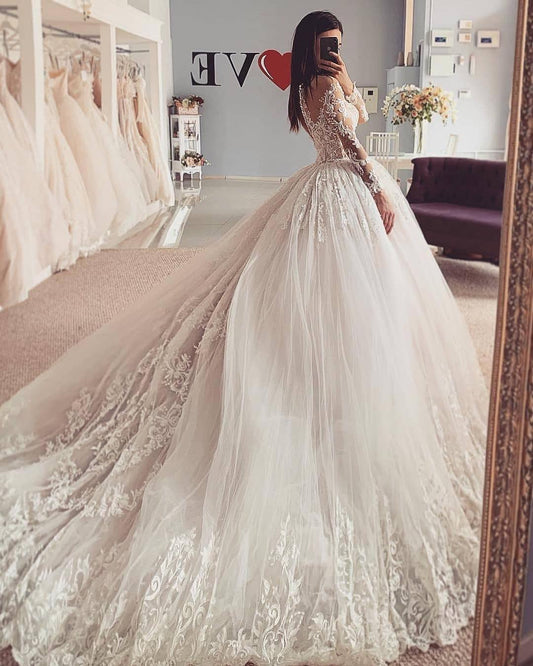 Floor-length A-Line Wedding Dress in Elegant Bateau Style with Long Sleeves and Appliques Lace Tulle