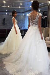 Elegant White Long Wedding Dresses Featuring Lace and Appiliques