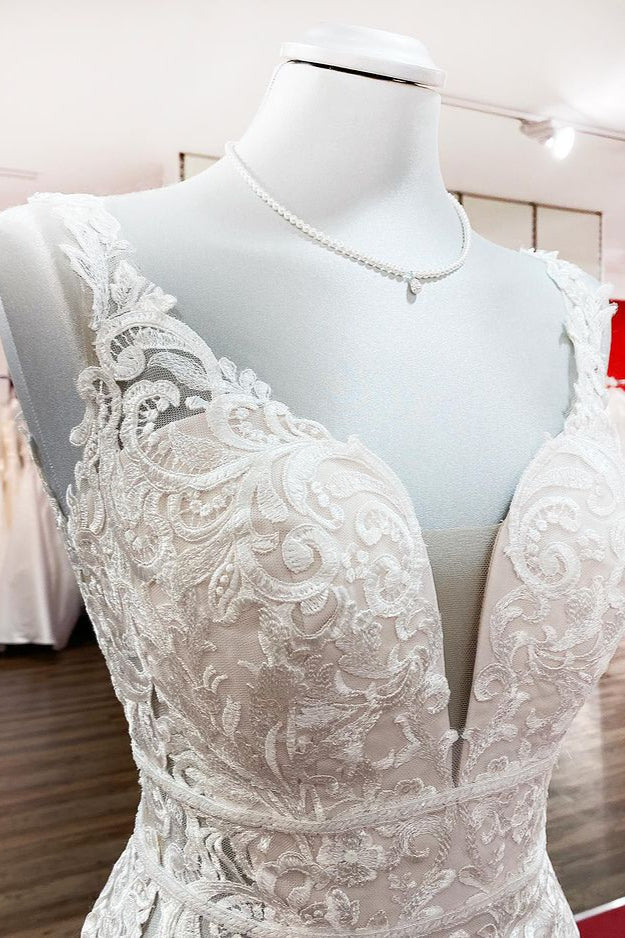 Backless Sleeveless Long Mermaid Wedding Dress in Modern Tulle With Lace