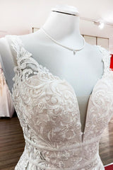 Backless Sleeveless Long Mermaid Wedding Dress in Modern Tulle With Lace