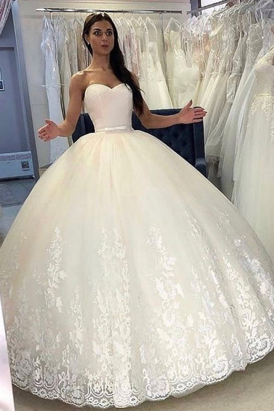 Princess Sweetheart Wedding Dress with Elegant Backless Floor-length Design and Appliques Lace Tulle