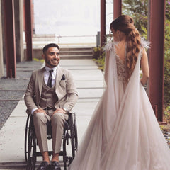 Elegant V-neck A-line Bridal Gown in Tulle Lace with Feathers