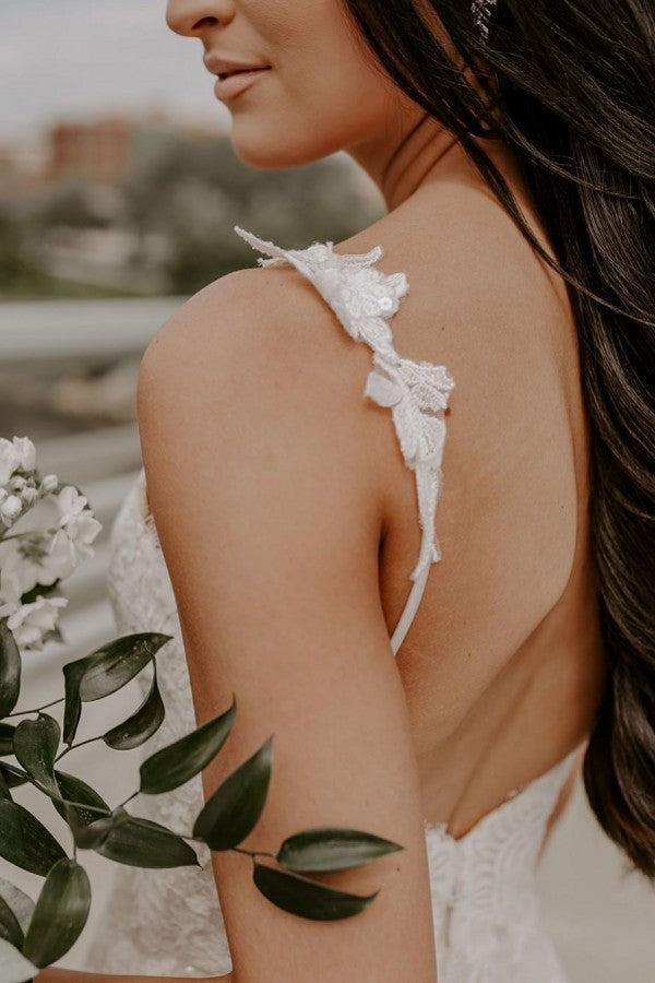 Elegant Long Mermaid Wedding Dress with Spaghetti Straps, V-neck, and Lace