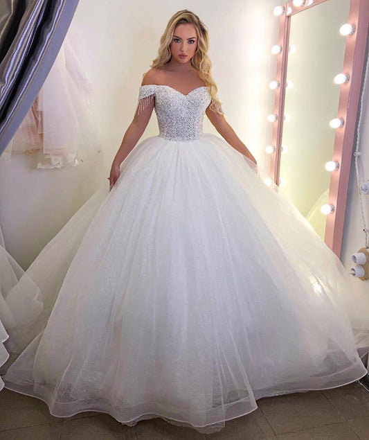 Elegant Long Princess Wedding Gown in Tulle with Off-The-Shoulder Design