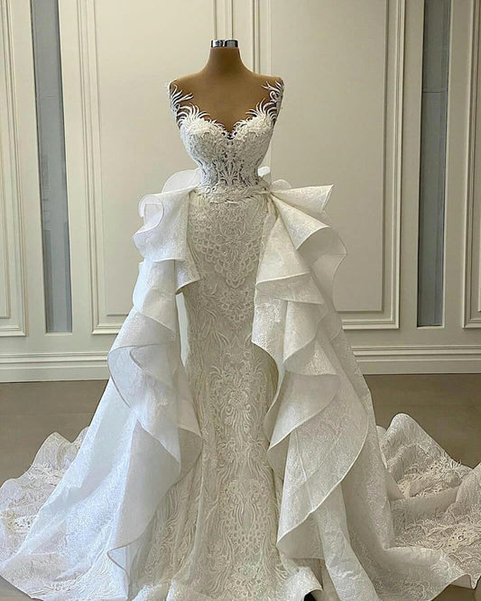Elegant Sweetheart Mermaid Wedding Dress with Chic Lace Appliques and Detachable Train