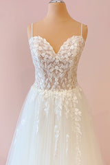 Sweetheart A-Line Wedding Dress with Spaghetti Straps and Lace Appliques in Simple Tulle