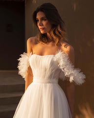 Elegant White Off-the-Shoulder Bridal Gown with Tulle