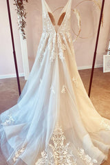 Elegant Deep V-neck Floor-length Tulle Wedding Dress with Floral Lace in A-Line Style