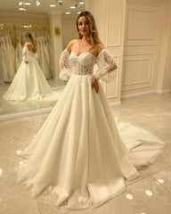 Elegant Sweetheart A-Line Wedding Dress with Backless Design and Lace Appliques